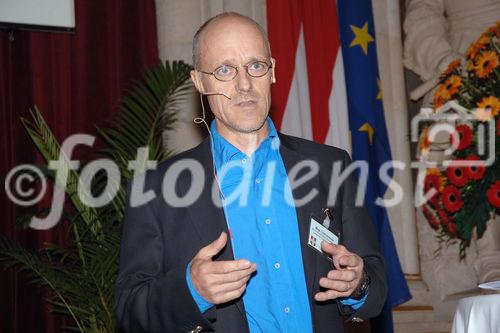 Der diesjährige Aufzugstag, veranstaltet von TÜV Österreich und Gemeinde Wien. Foto: Mag. Toni Innauer (Olympiasieger, Rennsportdirektor Sprunglauf & nordische Kombinationen)