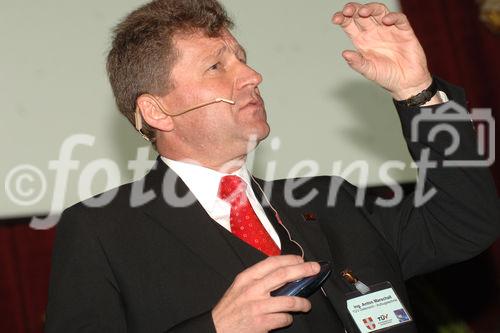 Der diesjährige Aufzugstag, veranstaltet von TÜV Österreich und Gemeinde Wien. Foto: Ing.Anton Marshall (Geschäftsbereichsleiter TÜV Austria)