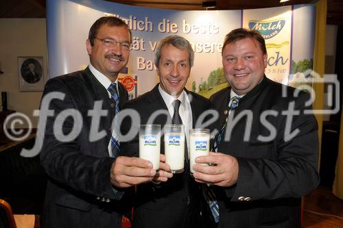 (c) fotodienst -  Eisenstadt, am 02.06.2010 - Pressefrühstück Burgenlandmilch, FOTO: v.li.: Ing. Werner Falb-Meixner (Landesrat, Burgenländische Landesregierung ), Mag. Alfred Berger (NÖM), Ing. Leopold Gruber-Doberer (MGN Milchgenossenschaft Niederösterreich) 