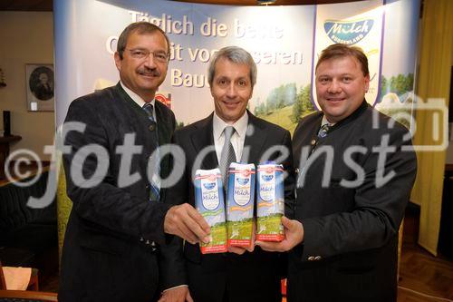 (c) fotodienst -  Eisenstadt, am 02.06.2010 - Pressefrühstück Burgenlandmilch, FOTO: v.li.: Ing. Werner Falb-Meixner (Landesrat, Burgenländische Landesregierung ), Mag. Alfred Berger (NÖM), Ing. Leopold Gruber-Doberer (MGN Milchgenossenschaft Niederösterreich) 