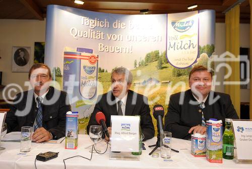 (c) fotodienst -  Eisenstadt, am 02.06.2010 - Pressefrühstück Burgenlandmilch, FOTO: v.li.: Ing. Werner Falb-Meixner (Landesrat, Burgenländische Landesregierung), Mag. Alfred Berger (NÖM), Ing. Leopold Gruber-Doberer (MGN Milchgenossenschaft Niederösterreich) 