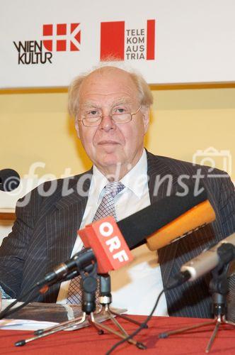 (c) fotodienst/Dan Carabas - Wien 05.10.06 - Theater an der Wien - Präsentation des Jahresprogramms 2007 - FOTO: KR Franz Häußler, Generaldirektor der Vereinigten Bühnen Wien