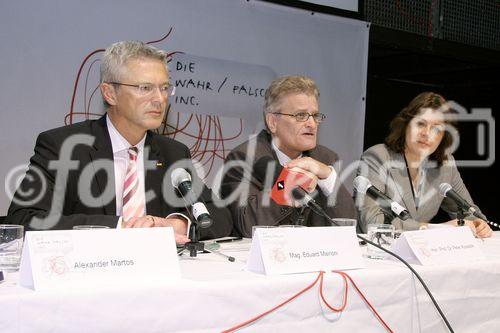 (C) fotodienst/Anna Rauchenberger - Wien 31.05.2006 - Die Wissenschaftsausstellung 'die wahr/falsch inc.' findet an zehn öffentlichen Orten entlang der linie U1 in Wien statt. FOTO v.l.: Eduard Mainoni (Staatssekretär im BM VIT), Hon. Prof. Dr. Peter Kowalski (Sektionschef im BM für Bildung, Wissenschaft und Kultur), Gabriele Zuna-Kratky (Mitglied des Rates für Forschung und Technologieentwicklung, Direktorin des Technischen Museums Wien).