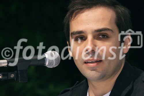 (C) fotodienst/Anna Rauchenberger - Wien 31.05.2006 - Die Wissenschaftsausstellung 'die wahr/falsch inc.' findet an zehn öffentlichen Orten entlang der linie U1 in Wien statt. FOTO: Alexander Martos (Kurator der Ausstellung).