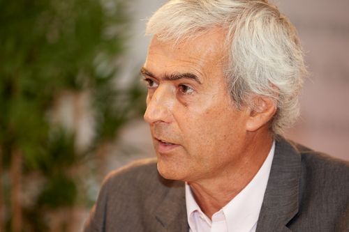  (c) fotodienst/Anna Rauchenberger - Wien, am 27.09.2012 – Jeder fünfte Erwachsene leidet einmal pro Monat unter Sodbrennen. Treten diese Beschwerden zwei bis dreimal pro Woche auf, liegt eine Refluxkrankheit vor, die bis zum Speiseröhrenkrebs führen kann. Ein neues Präparat mit dem pflanzlichen Wirkstoff Natriumalginat kann helfen. FOTO Dr. Christian Euler, Allgemeinmediziner und Präsident des Hausärzteverbandes: