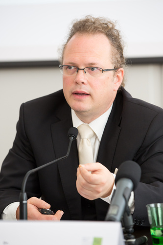  (c) fotodienst / Anna Rauchenberger - Wien, am 20.05.2014 -  Das metabolische Syndrom bezeichnet die Kombination aus erhöhten Blutzucker- und Cholesterinwerten, Bluthochdruck und bauchbetontem Übergewicht, ist aber häufig auch mit psychischen Beeinträchtigungen von Abgeschlagenheit bis zu Depression verbunden. Ein hochwertiges natürliches Nahrungsergänzungsmittel, Regulatpro Metabolic, bietet einen vielversprechenden ganzheitsmedizinischen Ansatz, wie bei der Pressekonferenz im PC Concordia erklärt wurde. FOTO Dr. Marcus Stanton, Ganzheitsmediziner, Präsident und Rektor der Internationalen Fachakademie Oxidativer Stress, Präsident ProPrevent in Deutschland: