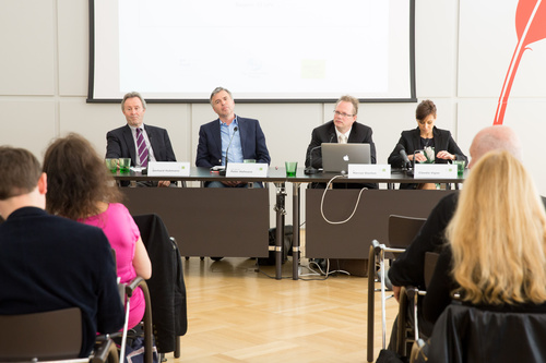  (c) fotodienst / Anna Rauchenberger - Wien, am 20.05.2014 -  Das metabolische Syndrom bezeichnet die Kombination aus erhöhten Blutzucker- und Cholesterinwerten, Bluthochdruck und bauchbetontem Übergewicht, ist aber häufig auch mit psychischen Beeinträchtigungen von Abgeschlagenheit bis zu Depression verbunden. Ein hochwertiges natürliches Nahrungsergänzungsmittel, Regulatpro Metabolic, bietet einen vielversprechenden ganzheitsmedizinischen Ansatz, wie bei der Pressekonferenz im PC Concordia erklärt wurde. FOTO v.l. Dr. Gerhard Hubmann, Ganzheitsmediziner, Berater für Komplementärmedizin der WGKK und GAMED-Vizepräsident der Wiener Internationalen Akademie für Ganzheitsmedizin, Univ. Prof. Dr. Peter Hofmann, Facharzt für Psychiatrie und Neurologie, stellvertretender Klinikvorstand der Grazer Univ.-Klinik für Psychiatrie, Dr. Marcus Stanton, Ganzheitsmediziner, Präsident und Rektor der Internationalen Fachakademie Oxidativer Stress, Präsident ProPrevent in Deutschland, Claudia Vigier, Naturopathin - Expertin für Naturheilkunde, Paris: