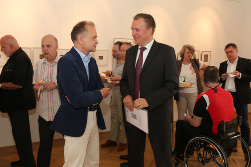  (c) fotodienst / Katharina Schiffl - Wien, am 18.06.2014 - Pressefrühstück anlässlich des europäischen Tag des Schlafes zum Thema Benzodiazepinabhängigkeit - Schlafprobleme mit der Kraft der Heilpflanzen lösen. FOTO:.Dr. Ernst Pallenbach, Pharmazeut aus Deutschland; Mag. Stefan Geelhaar, Apotheker, Max Zeller AG, Schweiz: