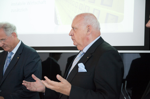 ©fotodienst/Sarah- Maria Kölbl
im Bild: KR ing. Hubert Culik MAS- Obmann der österreichischen Lackindustrie, Obmann- Dtv. Fachverband, Chemische Industrie Österreichs, GF Remho