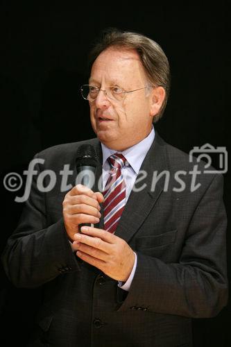 (C) fotodienst/Anna Rauchenberger - Wien, am 04.6.2008 - Konica Minolta feiert den Abschluss der Renovierungsarbeiten am Standort Wien. FOTO: Dipl.-Ing. Heinrich Gerstbach (Bezirksvorsteher Hietzing)