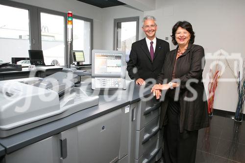 (C) fotodienst/Anna Rauchenberger - Wien, am 04.6.2008 - Konica Minolta feiert den Abschluss der Renovierungsarbeiten am Standort Wien. FOTO: Mag. Renate Brauner (Vizebürgermeisterin, Stadträtin für Finanzen, Wirtschaftspolitik und Wiener Stadtwerke sowie Vorsitzende der Wiener SPÖ-Frauen), Ing. Johannes Bischof, MBA (Geschäftsführer Konica Minolta, Business Solutions Austria GmbH)