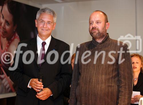 (C) fotodienst/Anna Rauchenberger - Wien, am 04.6.2008 - Konica Minolta feiert den Abschluss der Renovierungsarbeiten am Standort Wien. FOTO v.l.: Ing. Johannes Bischof, MBA (Geschäftsführer Konica Minolta, Business Solutions Austria GmbH), Bildhauer Gerald Bogner