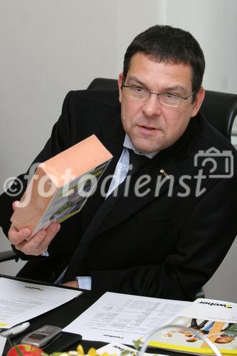 (C) fotodienst/Anna Rauchenberger - Wien 15.01.2008  - Saint-Gobain Weber Terranova präsentiert die 'Dämmsation', eine Dämmstoffinnovation, die weniger Dämmdicke bei höherem Dämmwert benötigt. FOTO: Prok. Christian Poprawa (Marketing).