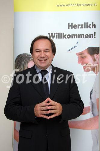 (C) fotodienst/Anna Rauchenberger - Wien 15.01.2008  - Saint-Gobain Weber Terranova präsentiert die 'Dämmsation', eine Dämmstoffinnovation, die weniger Dämmdicke bei höherem Dämmwert benötigt. FOTO: Prok. Gebhard Parb (Vertriebsleiter).