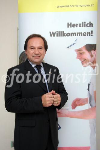 (C) fotodienst/Anna Rauchenberger - Wien 15.01.2008  - Saint-Gobain Weber Terranova präsentiert die 'Dämmsation', eine Dämmstoffinnovation, die weniger Dämmdicke bei höherem Dämmwert benötigt. FOTO: Prok. Gebhard Parb (Vertriebsleiter).