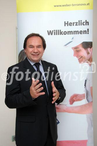 (C) fotodienst/Anna Rauchenberger - Wien 15.01.2008  - Saint-Gobain Weber Terranova präsentiert die 'Dämmsation', eine Dämmstoffinnovation, die weniger Dämmdicke bei höherem Dämmwert benötigt. FOTO: Prok. Gebhard Parb (Vertriebsleiter).