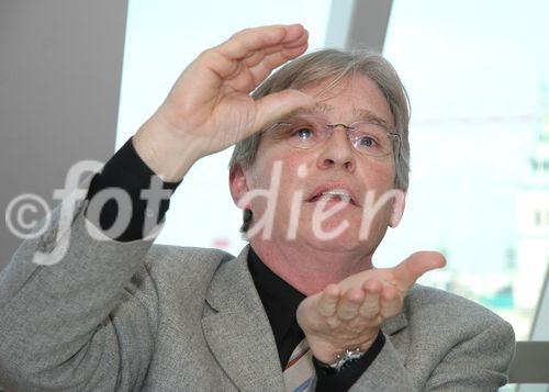 (C) fotodienst/Anna Rauchenberger - Wien 15.03.2007  - BAU.GENIAL präsentiert Studie: Leichtbau ist die erste Wahl beim Passivhaus. FOTO: Prof. DDI Wolfgang Winter (TU Wien).