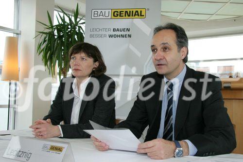 (C) fotodienst/Anna Rauchenberger - Wien 05.12.2006  - Acht führene Unternehmen der österreichischen Baustoffindustrie haben gemeinsam die Plattform BAUGENIAL gegründet. Ihr Ziel ist die Forcierung des Leichtbaus in Österreich. FOTO: Ing. Peter Leditznig (GF M+V RIGIPS Austria) und DI Zdenka Debartoli (Leitung Marketing ISOVER Austria).