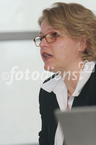 (C) fotodienst/Anna Rauchenberger - Wien 05.12.2006  - Acht führene Unternehmen der österreichischen Baustoffindustrie haben gemeinsam die Plattform BAUGENIAL gegründet. Ihr Ziel ist die Forcierung des Leichtbaus in Österreich. FOTO: Susanne Senft (Unternehmenskommunikation).