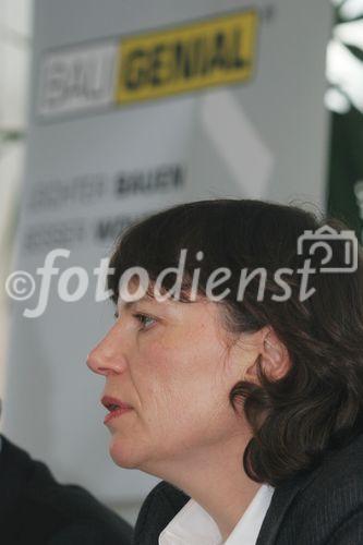 (C) fotodienst/Anna Rauchenberger - Wien 05.12.2006  - Acht führene Unternehmen der österreichischen Baustoffindustrie haben gemeinsam die Plattform BAUGENIAL gegründet. Ihr Ziel ist die Forcierung des Leichtbaus in Österreich. FOTO: DI Zdenka Debartoli (Leitung Marketing ISOVER Austria).