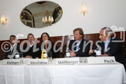 Pressekonferenz zu ;Wien, Weltstadt des Passivhauses;, 10.11.2011 im Kaffee Landtmann. mit DI Johannes KISLINGER (Obmann der IG Passivhaus Ost), Vizebürgermeisterin Mag.a Maria VASSILAKOU (Stadträtin für Stadtentwicklung, .   Verkehr, Klimaschutz, Energieplanung und BürgerInnenbeteiligung), Mag. Günther JEDLICZKA (Geschäftsführer der OeAD Wohnraumverwaltungs GmbH), DI Günther STÖLLBERGER (techn. Geschäftsführer der ARWAG Bauträger GmbH), DI Michael PECH (Vorstandsdirektor Österreichisches Siedlungswerk Gemeinnützige Wohnungsaktiengesellschaft ÖSW) (c) Julia Fuchs.