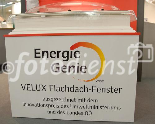 (C) fotodienst/Martin Buchhas, Wels, 27.02.2009. Im Rahmen der Energiesparmesse Wels wurde die VELUX Weltneuheit – die erste Lichtkuppel mit Fensterscheibe, Fernbedienung und Lichtregelung mittels Faltrollo – mit dem Energie Genie Innovationspreis ausgezeichnet. 