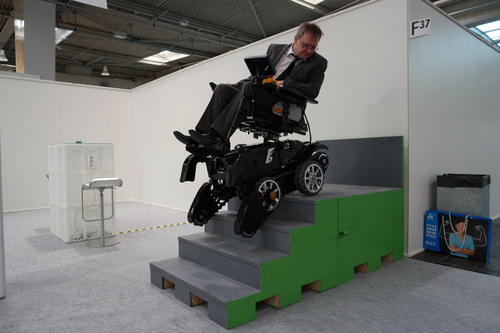 Deutschlandprämiere des SUV e-Rollstuhls 