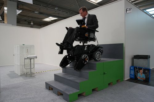 Deutschlandprämiere des SUV e-Rollstuhls 