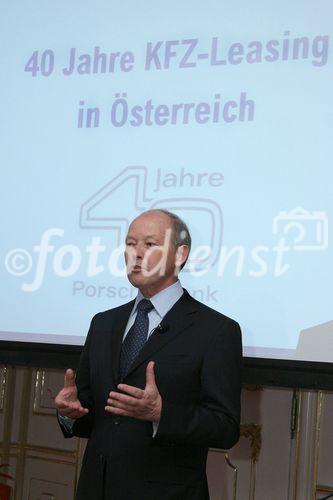 (C) fotodienst/Anna Rauchenberger - Wien 09.03.2006 - Der Trend zum Leasen ist beim Auto weiterhin stark steigend. Die Porsche Bank ist klarer Marktführer in Österreich und baut diese Position auch in  Südosteuropa aus. FOTO: Mag. Hermann Becker, Pressesprecher der Porsche Holding GmbH.