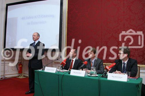 (C) fotodienst/Anna Rauchenberger - Wien 09.03.2006 - Der Trend zum Leasen ist beim Auto weiterhin stark steigend. Die Porsche Bank ist klarer Marktführer in Österreich und baut diese Position auch in  Südosteuropa aus. FOTO v.l.: Mag. Hermann Becker (Pressesprecher der Porsche Holding GmbH), Dr. Hans Peter Schützinger (GF der Porsche Holding GmbH ), Mag. Hannes Maurer (Vorstand Porsche Bank AG), Mag. Rainer Schroll (Finanzvorstand der Porsche Bank AG ).