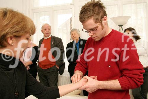 rechts Dr. Bernhard Moser - Im Zeichen der Traditionellen Chinesischen Medizin
Tag der offenen Tür aus Medizin/Wellness und Bildung/Karriere  
