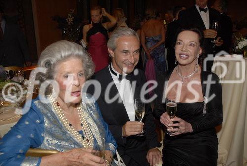 Gala-Dinner der 'American Friends' mit Placido Domingo und Ana Maria Martinez
Fürstin Manni Sayn-Wittgenstein-Sayn, Gerbert Schwaighofer, Alexandra Kauka
www.siebinger.com
                            