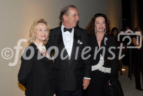 Verlegerin Alexandra Kauka in Begleitung von Lebensgefährten Sterling Morton Hamill und Prinzessin Yvonne von Hessen bei den Salzburger Festspielen: Premiere Stabat Mater
(C)Fotodienst/Manfred Siebinger
                            