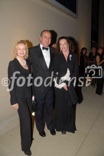 Verlegerin Alexandra Kauka in Begleitung von Lebensgefährten Sterling Morton Hamill und Prinzessin Yvonne von Hessen bei den Salzburger Festspielen: Premiere Stabat Mater
(C)Fotodienst/Manfred Siebinger
                            