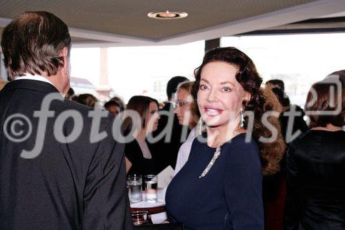 Alexandra Kauka, die Verlegerin des bekannten Comic Fix und Foxi, in Begleitung von Sterling Morton Hamill und Yvonne Prinzessin von Hessen,  war zu Gast in Leipzig anläßlich der Feier zum 80. Geburtstag von Kurt Masur.

Alexandra Kauka mit Sterling Morton Hamill 

(C) fotodienst / sven winter