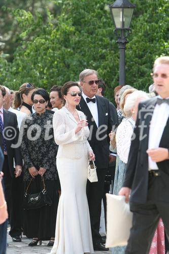 Alexandra Kauka, CEO und Präsidentin der Kauka Promedia (Fix und Foxi), besucht die Aufführung Götterdämmerung der Bayreuther Festspiele in Begleitung Ihres Sohnes Markus Nolte, der Prinzessin Yvonne von Hessen sowie Morton Sterling Hamill Ihrem Lebensgefährten.