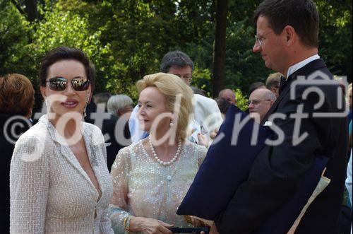 Alexandra Kauka, CEO und Präsidentin der Kauka Promedia (Fix und Foxi), besucht die Aufführung Götterdämmerung der Bayreuther Festspiele in Begleitung Ihres Sohnes Markus Nolte, der Prinzessin Yvonne von Hessen sowie Morton Sterling Hamill Ihrem Lebensgefährten.