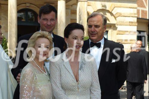 Alexandra Kauka, CEO und Präsidentin der Kauka Promedia (Fix und Foxi), besucht die Aufführung Götterdämmerung der Bayreuther Festspiele in Begleitung Ihres Sohnes Markus Nolte, der Prinzessin Yvonne von Hessen sowie Morton Sterling Hamill Ihrem Lebensgefährten.