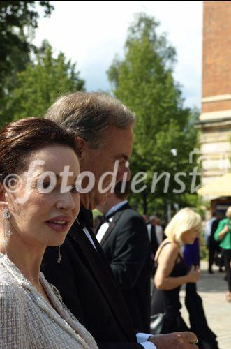 Alexandra Kauka, CEO und Präsidentin der Kauka Promedia (Fix und Foxi), besucht die Aufführung Götterdämmerung der Bayreuther Festspiele in Begleitung Ihres Sohnes Markus Nolte, der Prinzessin Yvonne von Hessen sowie Morton Sterling Hamill Ihrem Lebensgefährten.