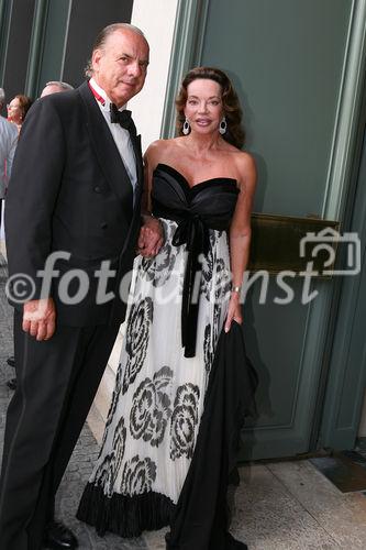 (C) fotodienst/Sigrid Chapman - München, den 27.07.09 - Fix&Foxi Verlegerin Alexandra Kauka besucht in Begleitung von Sterling Morton Hamill, der Prinzessin Yvonne von Hessen das Galakonzert von Angela Gheorghiu in der Münchner Staatsoper. 