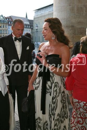 (C) fotodienst/Sigrid Chapman - München, den 27.07.09 - Fix&Foxi Verlegerin Alexandra Kauka besucht in Begleitung von Sterling Morton Hamill, der Prinzessin Yvonne von Hessen das Galakonzert von Angela Gheorghiu in der Münchner Staatsoper. 