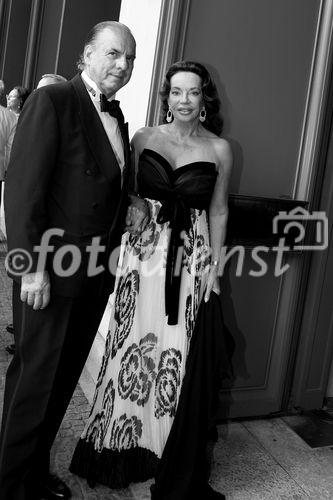 (C) fotodienst/Sigrid Chapman - München, den 27.07.09 - Fix&Foxi Verlegerin Alexandra Kauka besucht in Begleitung von Sterling Morton Hamill, der Prinzessin Yvonne von Hessen das Galakonzert von Angela Gheorghiu in der Münchner Staatsoper. 