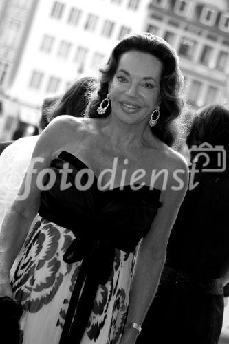 (C) fotodienst/Sigrid Chapman - München, den 27.07.09 - Fix&Foxi Verlegerin Alexandra Kauka besucht in Begleitung von Sterling Morton Hamill, der Prinzessin Yvonne von Hessen das Galakonzert von Angela Gheorghiu in der Münchner Staatsoper. 