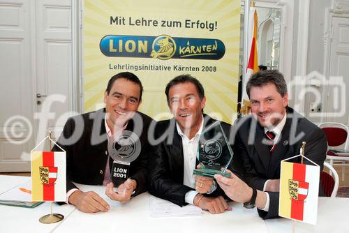 Pressekonferenz LION Mit Lehre zum Erfolg, ARGE Lehrlingsinitiative Kärnten im Amt der Kärntner Landesregierung - Spiegelsaal 
Podium vl: Landsrat Uwe Scheuch , Landeshauptmann Jörg Haider , Landesschulinspektor Herbert Torta

Foto: Johannes Puch / Fotodienst
