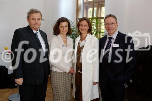 Frühjahrssymposium für Kinderzahnheilkunde in Schloss Urstein, Puch, 2007-04-21; Bild zeigt: Univ.Prof. Dr. Peter Städtler, Dr. Nicola Meißner,  Dr. Verena Bürkle, Dr. Hubertus van Waes; Copyright: fotodienst.at/Chris Hofer