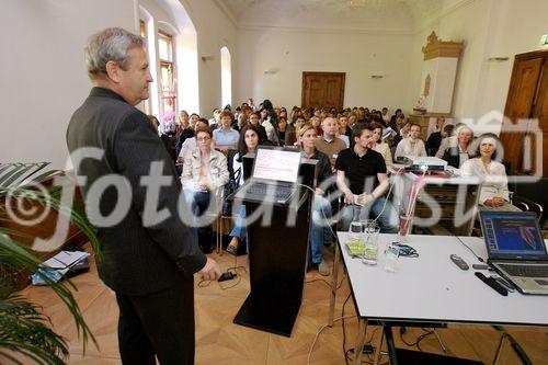 Frühjahrssymposium für Kinderzahnheilkunde in Schloss Urstein, Puch, 2007-04-21; Bild zeigt: Univ.Prof. Dr. Peter Städtler beim Vortrag; Copyright: fotodienst.at/Chris Hofer