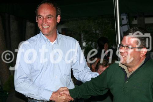 © Fotodienst/ Oskar Goldberger - COMNET Computer-Netzwerke Ges.m.b.H.: Preisverleihung der COMNET Golf-Challenge - v.l. Ulrich Barnewitz (Partner Manager v. SurfControl)
