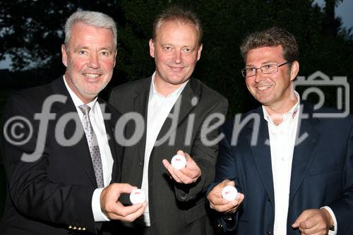 © Fotodienst/ Oskar Goldberger - COMNET Computer-Netzwerke Ges.m.b.H.: Preisverleihung der COMNET Golf-Challenge - v.l. Mag. Klaus Schneeberger( Präsident von Golf-Club Föhrenwald),  Edmund Haberbusch (Telekom-Austria Business Solution),  Andreas Begler (Geschäftsführer/CEO COMNET)