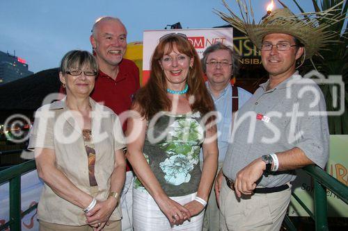 (C) fotodienst/Anna Rauchenberger - Wien 29.06.2006 - COMNET - Sommerfest 'Cuba Libre'. FOTO: Andreas Bergler (COMNET Geschäftsführer, CEO, rechts) mit VIP-Gästen.
