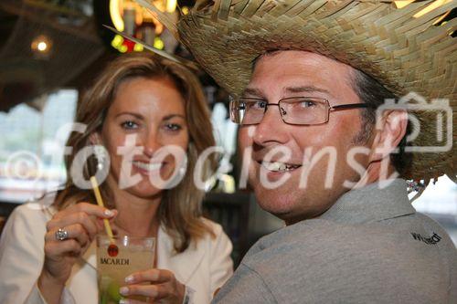 (C) fotodienst/Anna Rauchenberger - Wien 29.06.2006 - COMNET - Sommerfest 'Cuba Libre'. FOTO: Andreas Bergler (COMNET Geschäftsführer, CEO, rechts) mit Gast.
